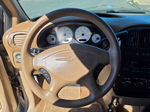 Used 2003 Chrysler Town & Country LX image 16