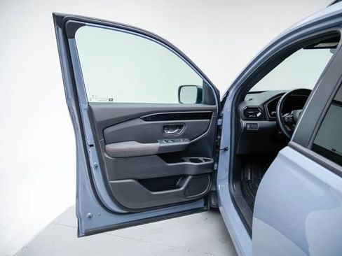 Certified 2025 Honda Pilot Sport image 7