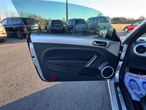 Used 2012 Volkswagen Beetle 2.5 image 27