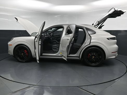 New 2026 Porsche Cayenne GTS AWD/4WD image 33