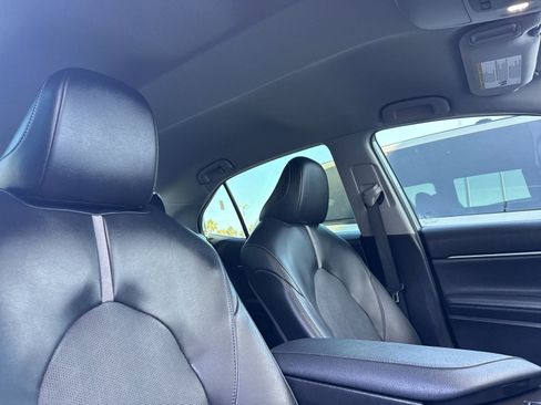 Used 2022 Toyota Camry XSE FWD image 15