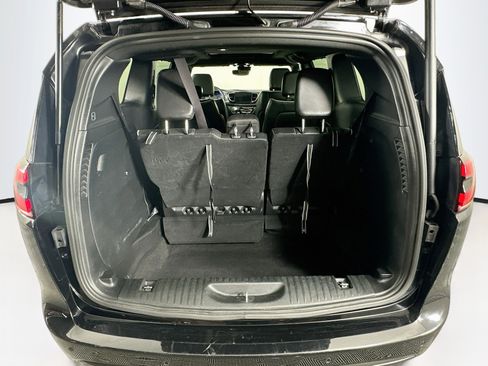 Used 2025 Chrysler Pacifica Limited FWD image 32