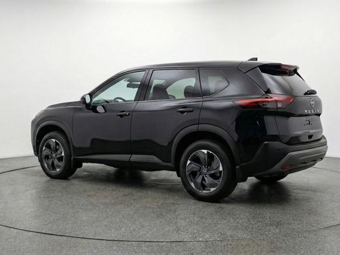 Used 2025 Nissan Rogue SV image 6
