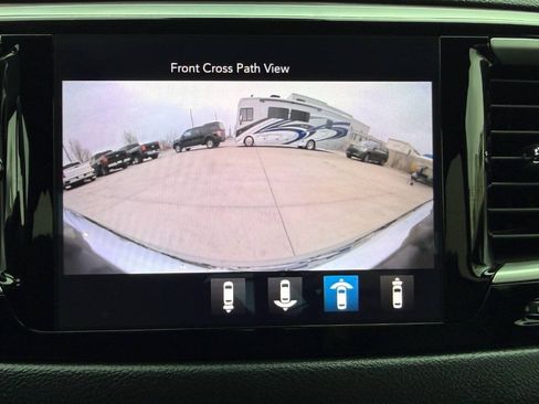 Used 2020 Chrysler Pacifica Touring-L FWD image 44