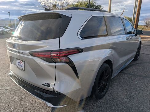 Used 2023 Toyota Sienna XSE image 5