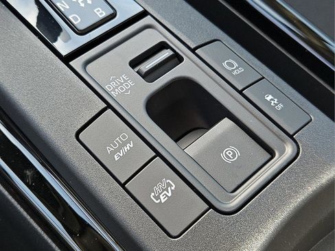 Used 2026 Toyota Prius Plug-In Hybrid image 23