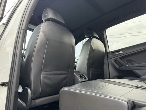 Used 2020 Volkswagen Tiguan SE R-Line FWD image 17