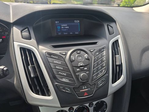 Used 2014 Ford Focus SE w/ Equipment Group 201A FWD image 25