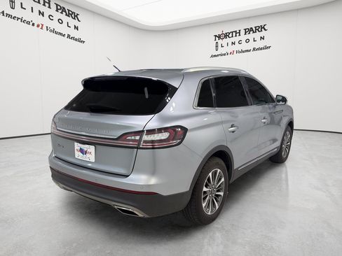Used 2022 Lincoln Nautilus FWD w/ Premium Package image 5