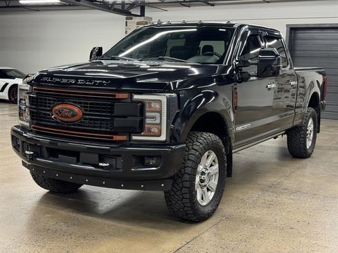 Used 2019 Ford F250 Platinum w/ Platinum Ultimate Package AWD/4WD image 3