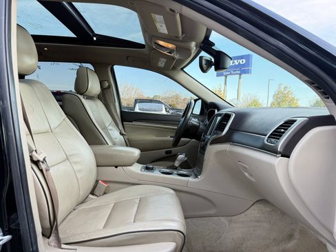 Used 2017 Jeep Grand Cherokee Overland image 46