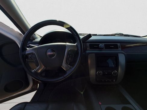 Used 2011 GMC Yukon SLT w/ SLT-2 Equipment Package AWD/4WD image 7