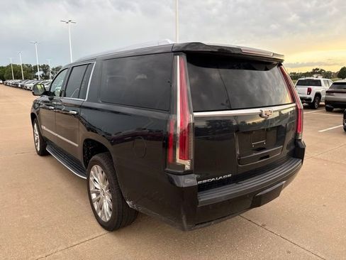 Used 2016 Cadillac Escalade ESV Premium AWD/4WD image 5