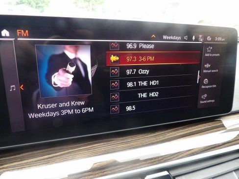 Used 2022 BMW 530i xDrive w/ Convenience Package image 21