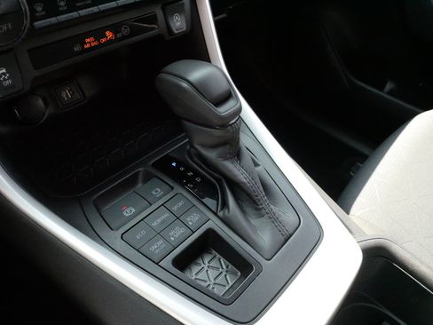 Certified 2025 Toyota RAV4 XLE AWD/4WD image 8
