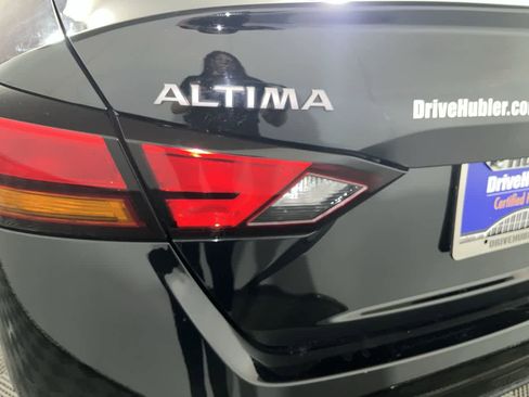 Used 2025 Nissan Altima 2.5 SV image 11