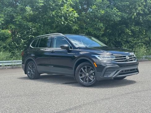 Used 2024 Volkswagen Tiguan SE AWD/4WD image 1