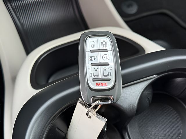 Used 2024 Chrysler Pacifica Touring-L FWD image 10