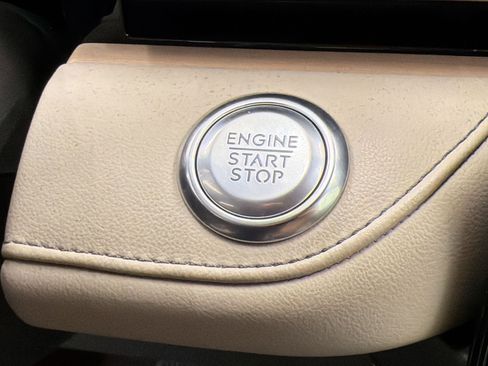 Used 2025 Lincoln Nautilus Reserve AWD/4WD image 26