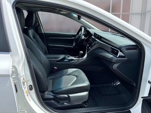 Used 2018 Toyota Camry SE w/ Audio Package FWD image 10