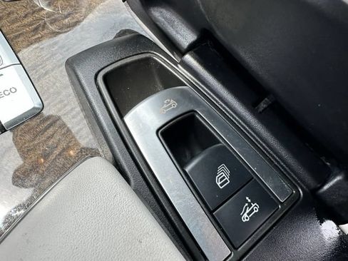 Used 2013 Mercedes-Benz SL 550 image 18