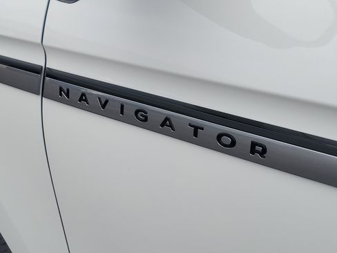 New 2026 Lincoln Navigator L Reserve AWD/4WD image 7