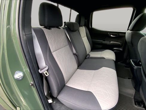 Used 2022 Toyota Tacoma TRD Sport w/ Technology Package AWD/4WD image 19