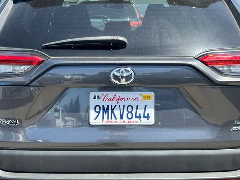 Used 2021 Toyota RAV4 LE image 19