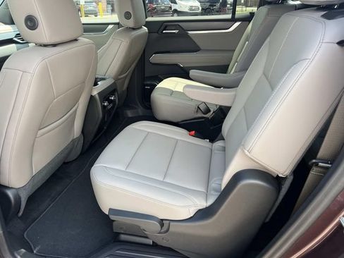 Used 2024 GMC Acadia Elevation FWD image 12