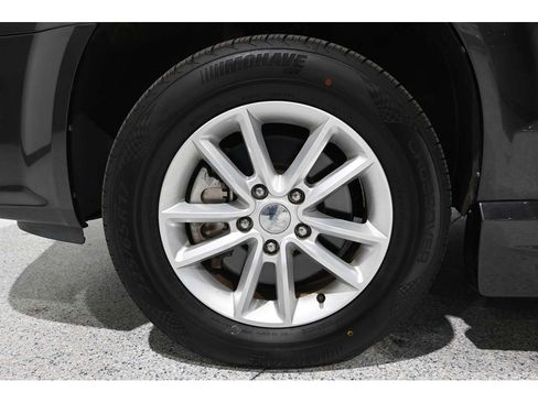 Used 2019 Dodge Grand Caravan SXT FWD image 12