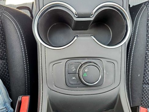 Used 2024 GMC Terrain SLE image 30