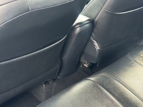 Used 2019 Toyota C-HR XLE image 34