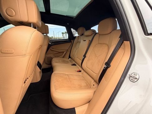 Used 2018 Porsche Macan AWD/4WD image 9