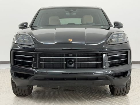 Certified 2025 Porsche Cayenne AWD/4WD image 6