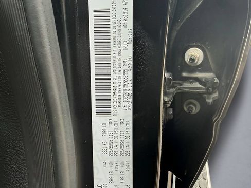 Used 2019 RAM 1500 Laramie AWD/4WD image 37