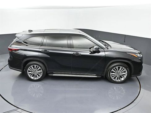 Certified 2024 Toyota Highlander Platinum FWD image 45