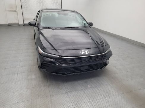 Used 2025 Hyundai Elantra SEL FWD image 14