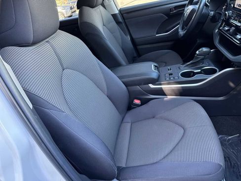 Used 2024 Toyota Highlander LE image 21
