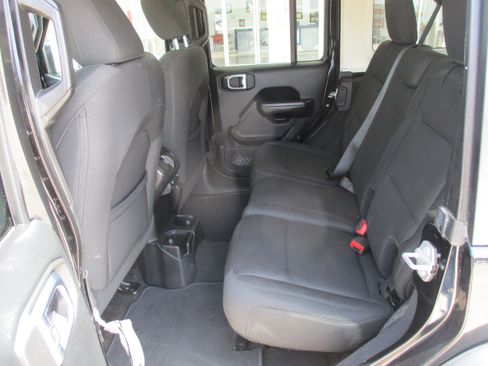 Used 2018 Jeep Wrangler Unlimited Sport S AWD/4WD image 5