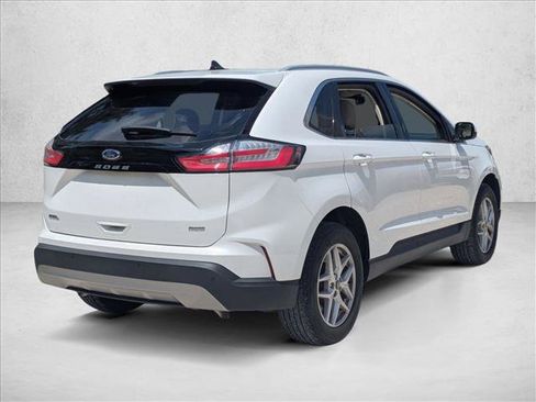 Used 2024 Ford Edge SEL w/ Convenience Package image 3