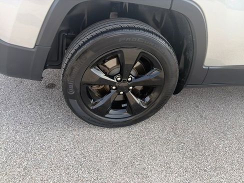 Used 2015 Jeep Cherokee Latitude w/ Comfort/Convenience Group image 65