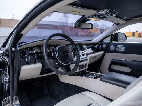 Used 2015 Rolls-Royce Wraith image 2