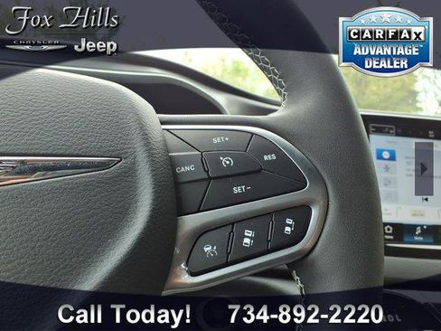 Certified 2026 Chrysler Pacifica Select FWD image 19