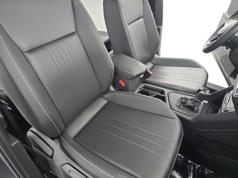 Certified 2022 Volkswagen Tiguan SE image 10