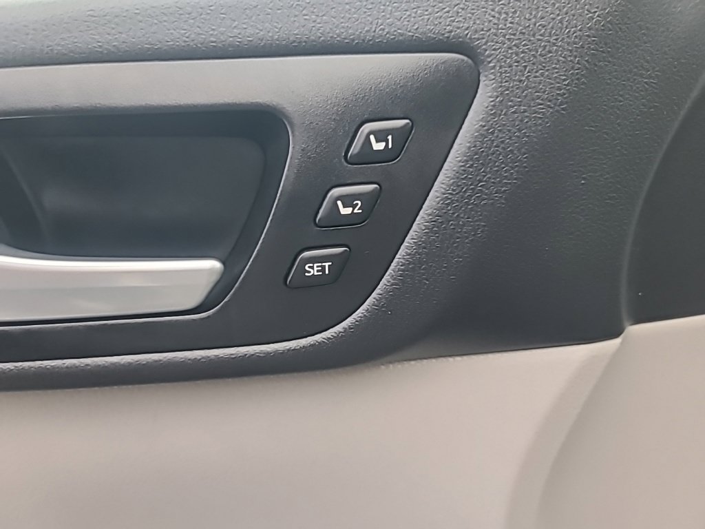 Used 2018 Toyota Highlander Limited Platinum AWD/4WD image 27