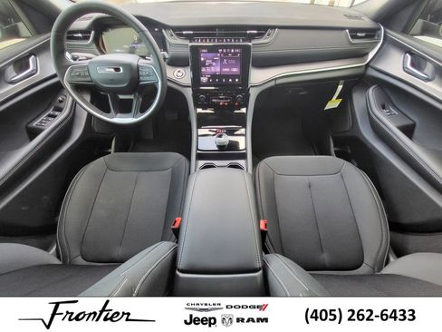 New 2025 Jeep Grand Cherokee L Laredo w/ Luxury Tech Group I image 24