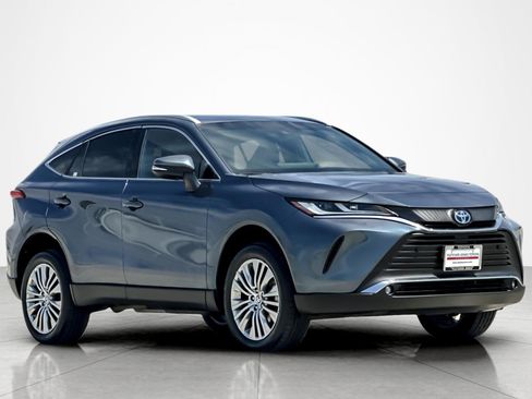 Used 2023 Toyota Venza XLE AWD/4WD image 7