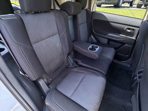 Used 2020 Mitsubishi Outlander ES image 37
