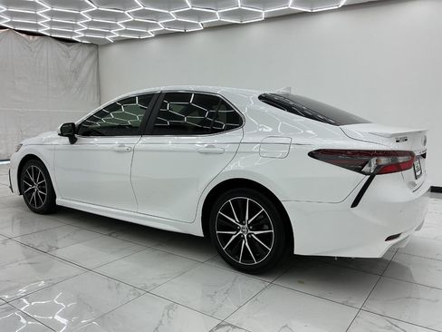 Used 2021 Toyota Camry SE FWD image 12