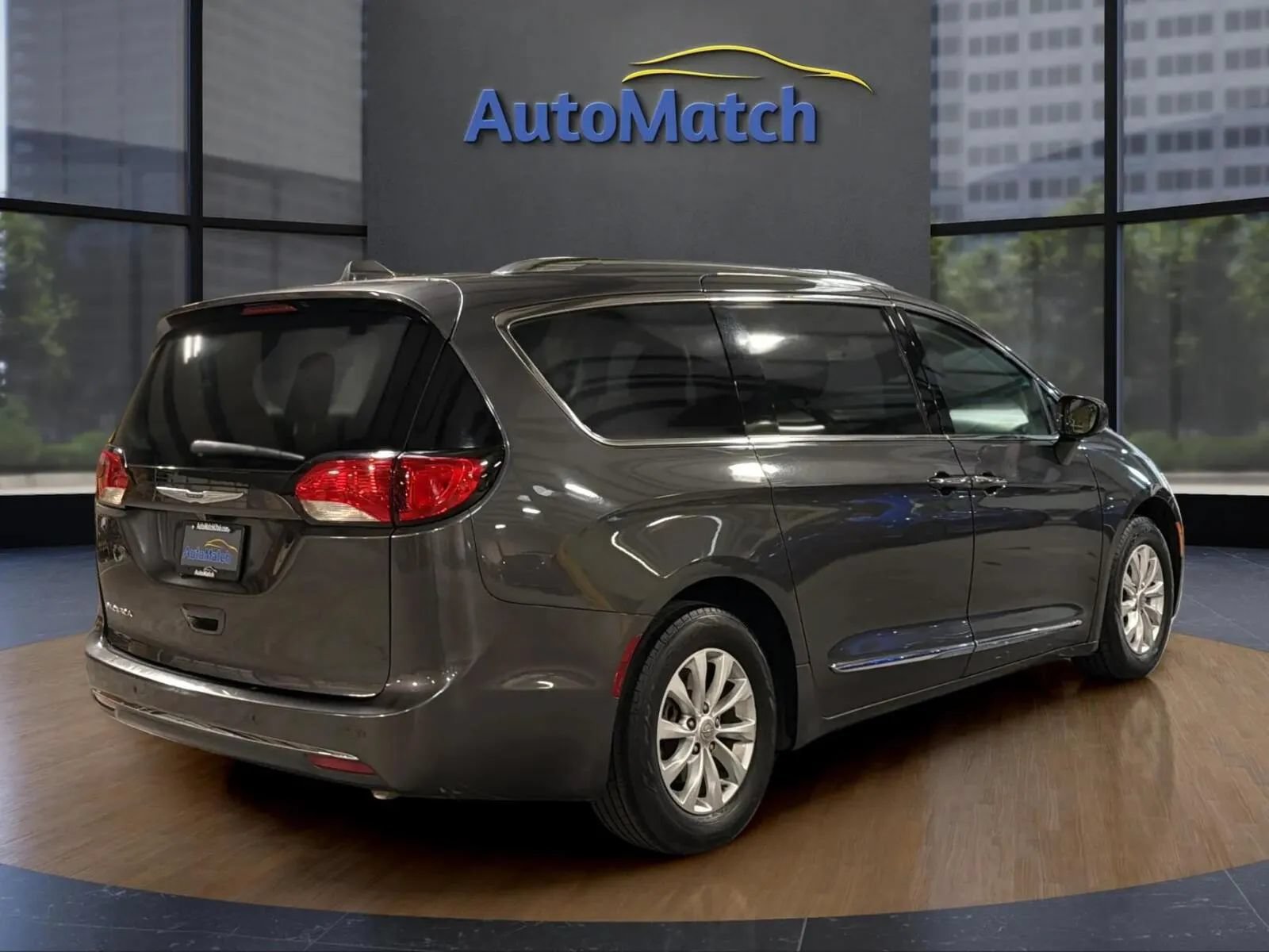 Used 2019 Chrysler Pacifica Touring-L FWD image 11
